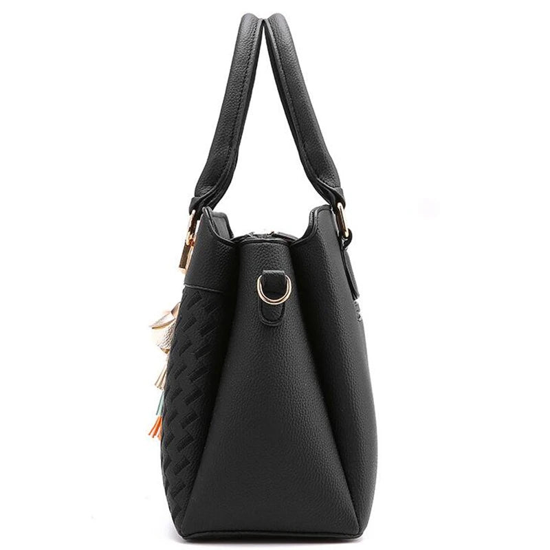 Bolsa-Bella-Tassel-Dolce-Diva