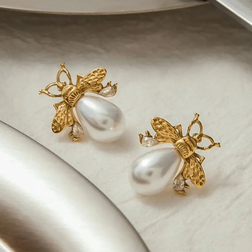 Brinco Bee Charm com Pérola-Banhado-a-Ouro-18k-Dolce-Diva