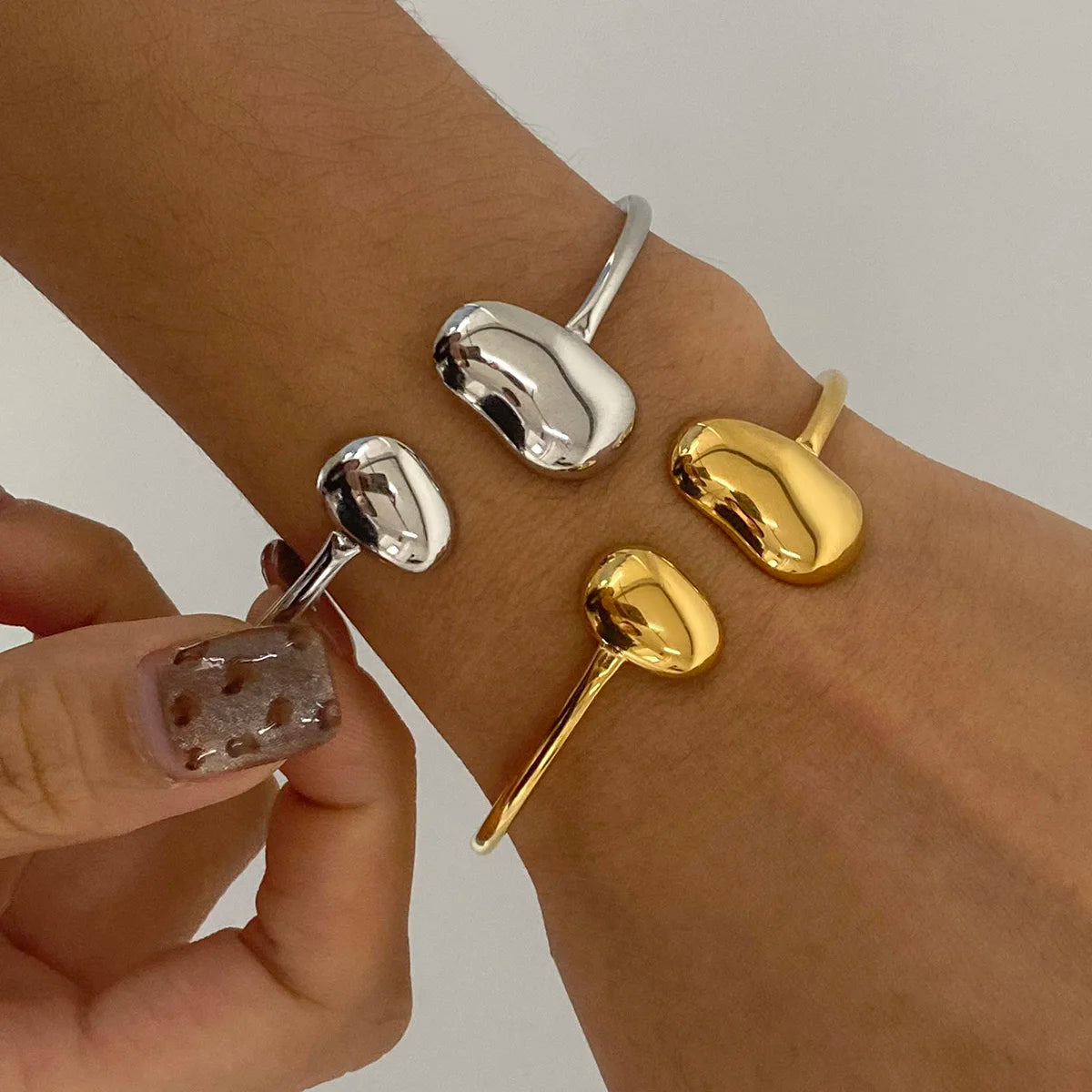 Pulseira-Bangle-Aura-Twist-Banhada-a-Ouro-18k-Dolce-Diva