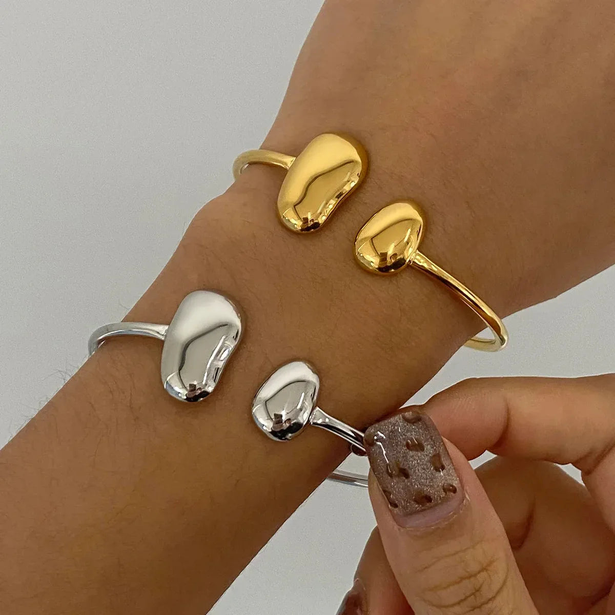 Pulseira Bangle Aura Twist Banhada a Ouro 18k – Dolce Diva - Dolce Diva