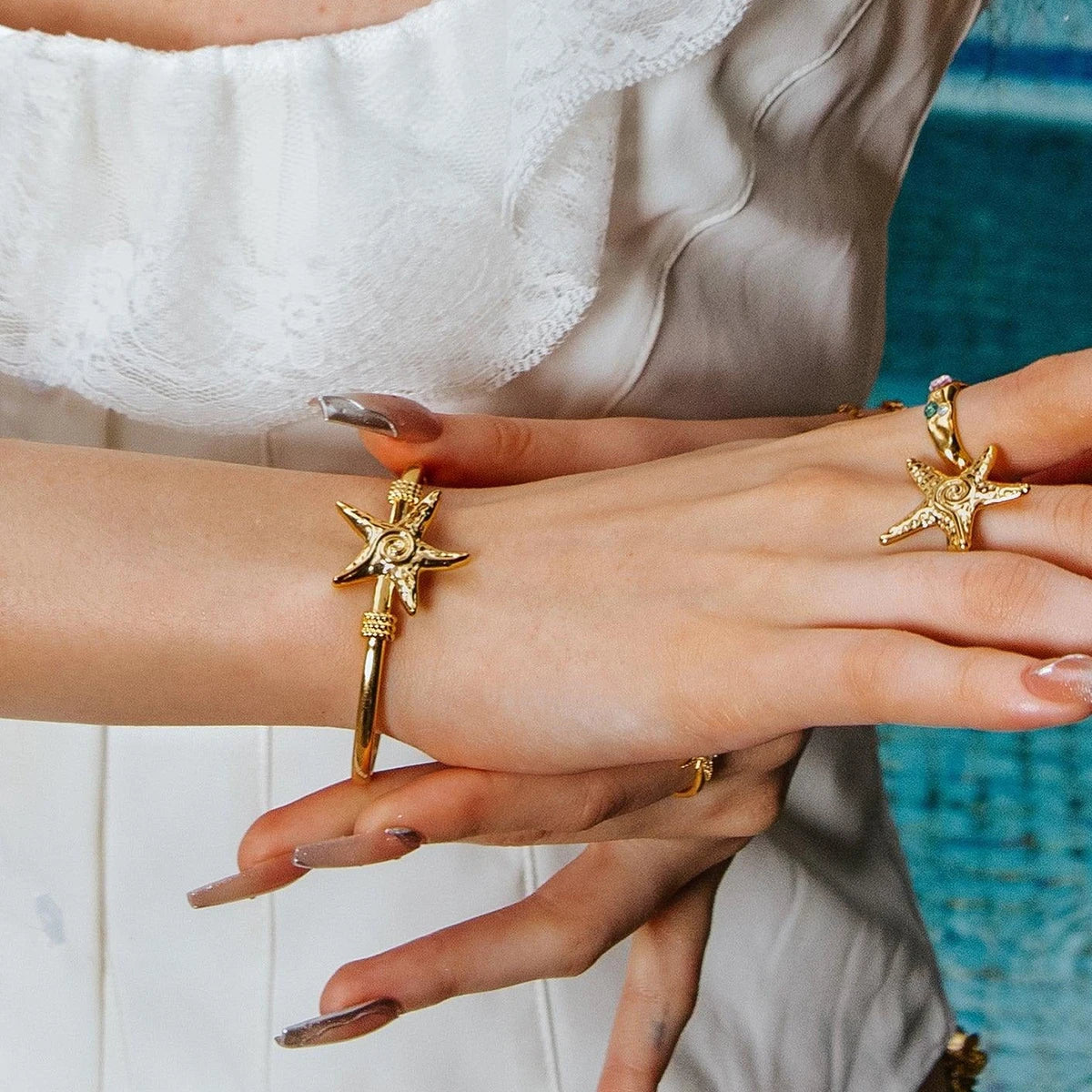 Pulseira Estrela-Dourada com Textura Martelada – Dolce Diva