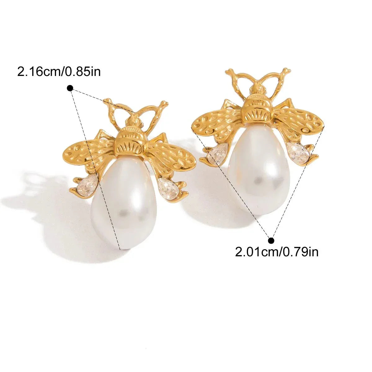 Brinco Bee Charm com Pérola Banhado a Ouro 18k – Dolce Diva - Dolce Diva