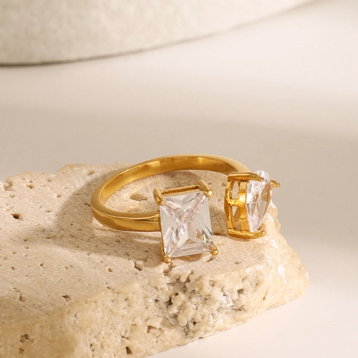 Anel Gota Luxo com Zircônia Brilhante e Banho de Ouro 18K - Dolce Diva