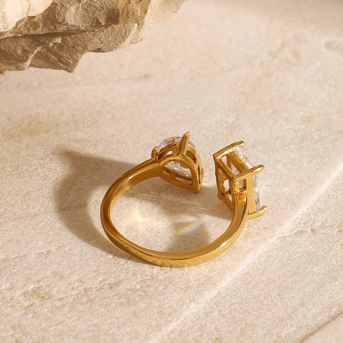 Anel Gota Luxo com Zircônia Brilhante e Banho de Ouro 18K - Dolce Diva