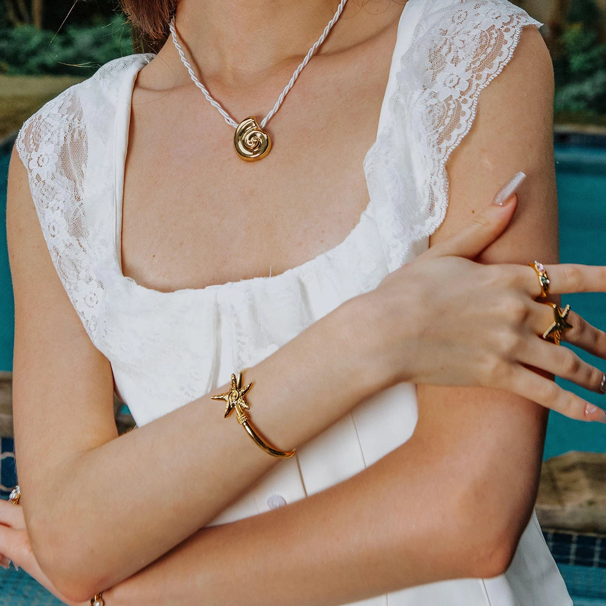 Pulseira Estrela-Dourada com Textura Martelada – Dolce Diva
