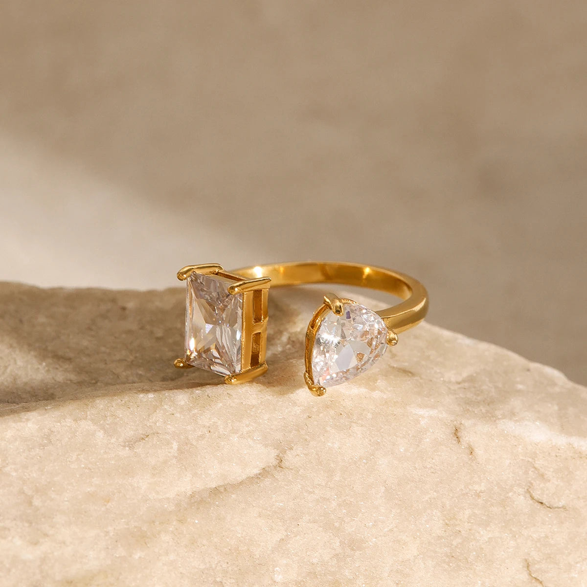Anel Gota Luxo com Zircônia Brilhante e Banho de Ouro 18K - Dolce Diva